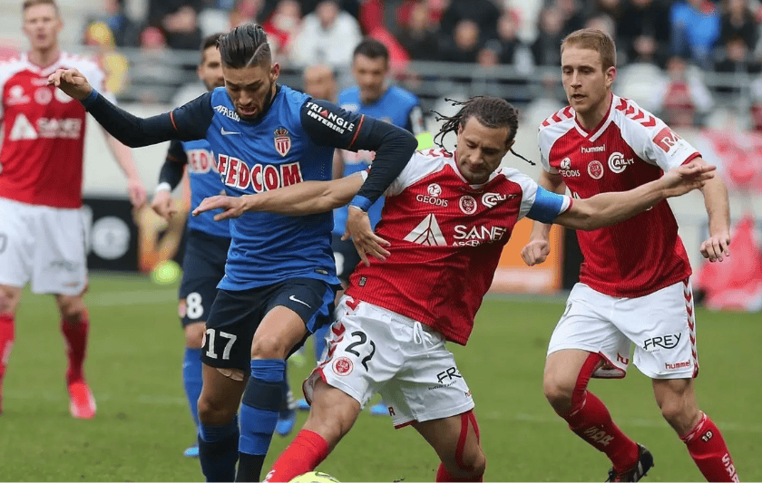 包含尼姆客场击败梅斯，喜迎联赛第一胜的词条