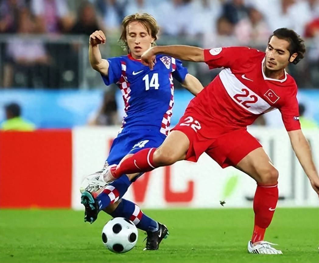 包含波兰客场大胜塞浦路斯，实力不凡的词条