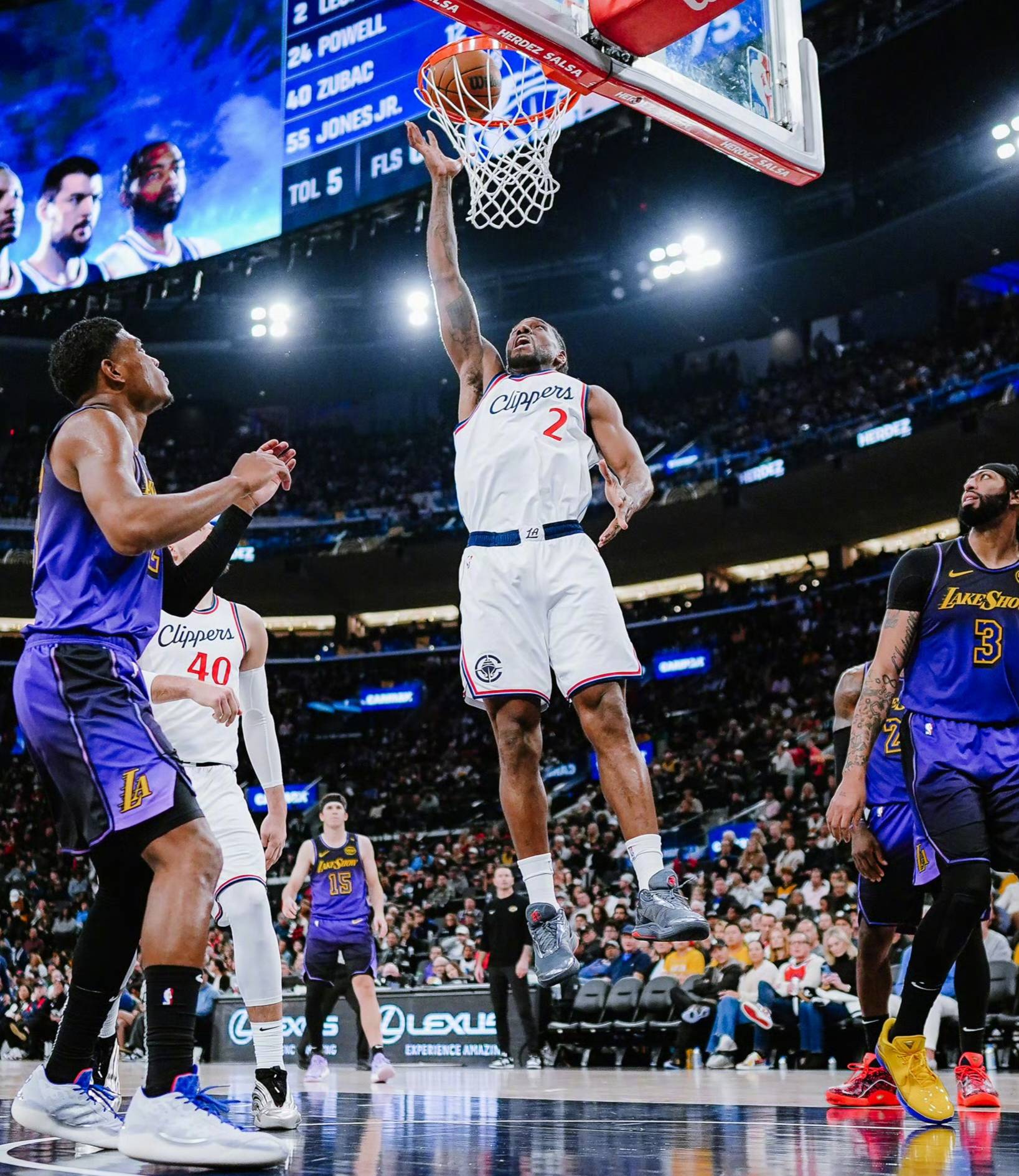 乐鱼体育登陆入口-快船主场轻松击败黄蜂，全队表现出色