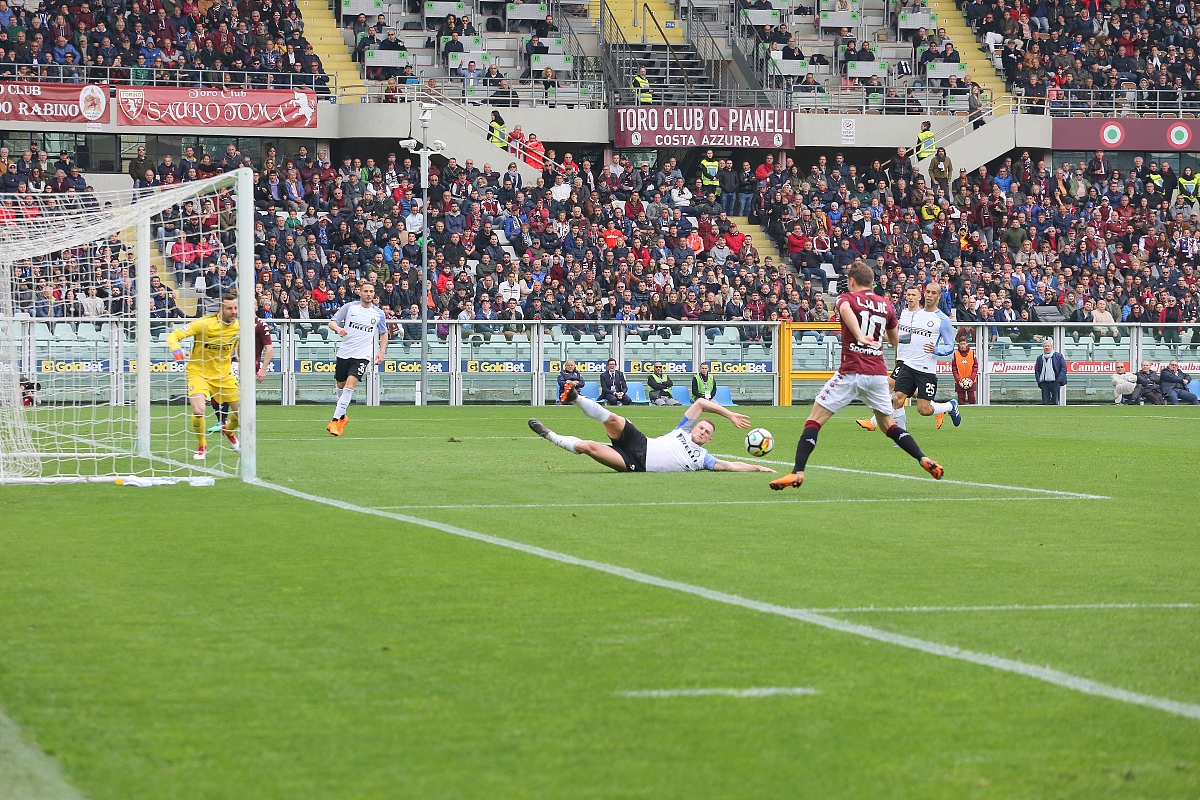 足球女队胜负不断，犀利射门惊艳全场的简单介绍