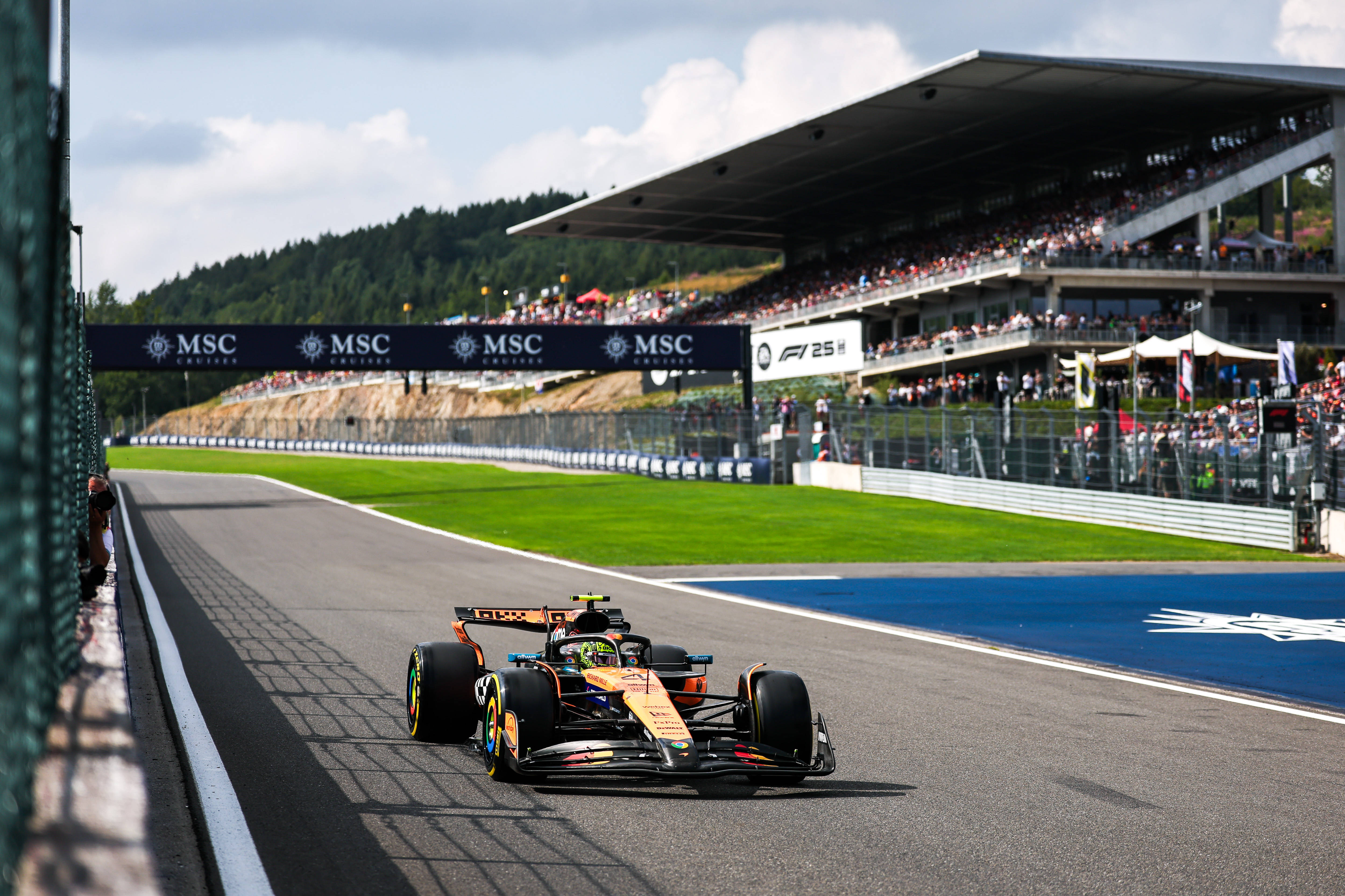 索伯车队横扫法拉利，拉塞尔高光表现的简单介绍