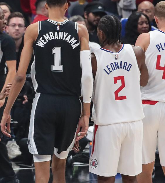 凯尔特人碾压马刺，汉密尔顿送出助攻